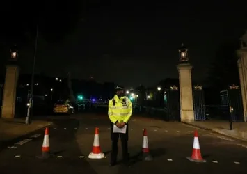 Londra'da polise kılıçlı saldırı!