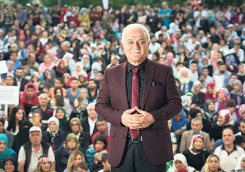 Nihat Hatipoğlu'ndan 'Biz bize yeteriz Türkiyem' yardım kampanyasına önemli destek