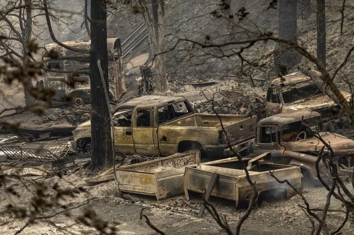 Orman yangınları ABD’yi çaresiz bıraktı! Birçok kişi hayatını kaybetti