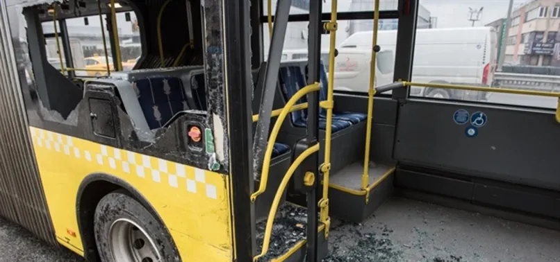 Metrobüs yolunda kaza: 3 yaralı