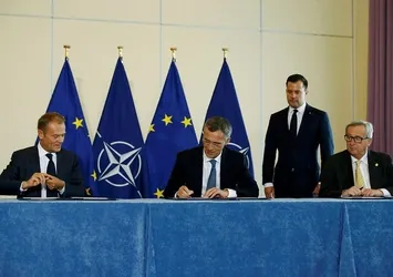 NATO ve Avrupa Birliği arasında otak deklarasyona imzalar atıldı