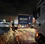 İstanbulda sürücülerin kar çilesi sürüyor: Hadımköydeki trafik yoğunluğu havadan görüntülendi! Kilometrelerce araç kuyruğu oluştu