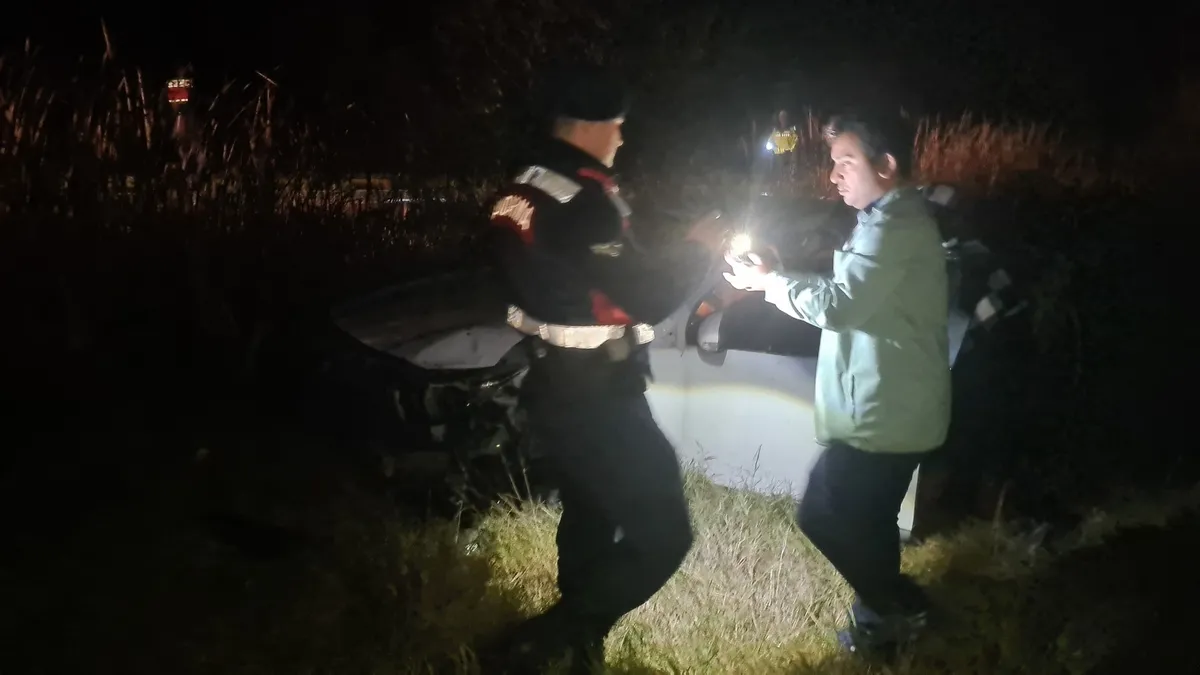 Zonguldak Çaycuma’da kontrolden çıkan otomobil araziye savruldu: Sürücü ve 3 yolcu yaralı - 2