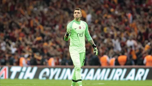 musleraya-teklif-var-galatasarayin-efsanesi-veda-mi-edecek-1690649880859.jpg Muslera'ya teklif var! Galatasaray'ın efsanesi veda mı edecek? - 1