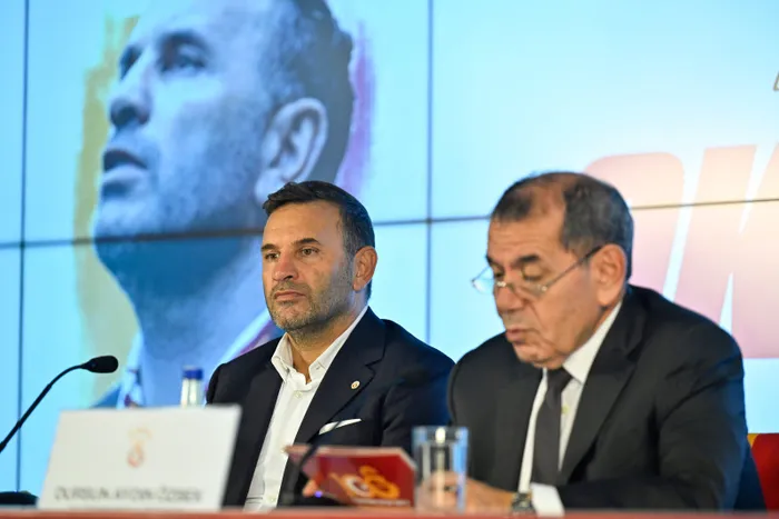 Galatasaray, Okan Buruk ile sözleşme imzaladı! Ahaber.com.tr sordu Buruk ve Özbek cevapladı | Çarpıcı Mourinho ve Michy Batshuayi sözleri - 1