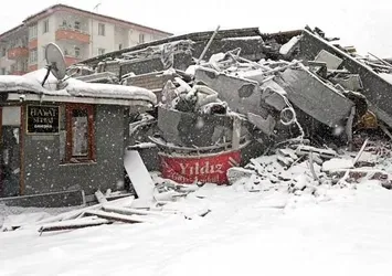 Malatya'da yıkılan 'Hayat Sitesi' ile ilgili kan donduran iddia! Dükkanı için kolonları kesmiş