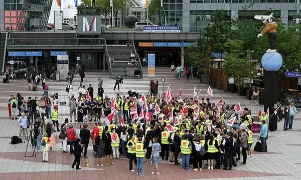İstanbul'da 1 dakika Avrupa'da 4 saat! Londra, Paris, Roma ve Frankurt hattı çöktü: Havalimanlarında uzun kuyruklar oluştu - 1