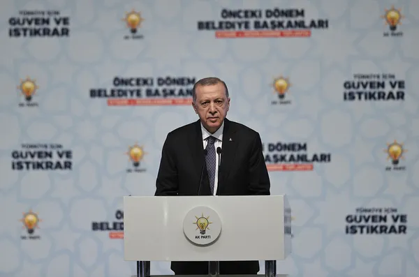 baskan-erdogandan-eski-belediye-baskanlariyla-duzenlenen-programda-son-dakika-aciklamalari-1657128359374.jpg