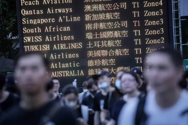 Hong Kong Uluslararası Havalimanı’nda uçuşlar iptal edildi