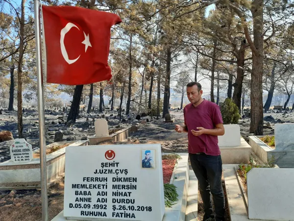 1627640885557.jpg Tüyleri diken diken eden olay! Mersin'deki yangında şehit kabri ve Türk bayrağı yanmadı - 4