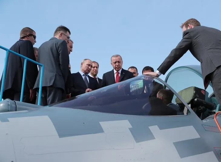 Başkan Erdoğan ve Putin SU-57'nin başında incelemelerde bulundu