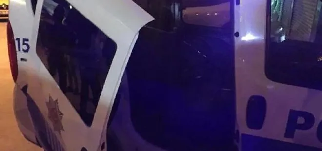 İzmir’de şüpheli şahıs tekme attı, polis otosu bu hale geldi