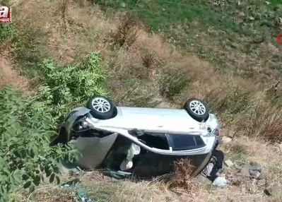 Otomobil duvardan düştü: 2 yaralı