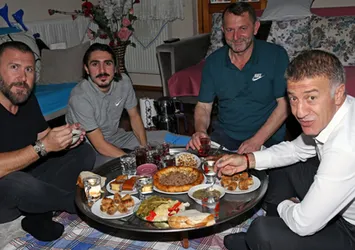 Ahmet Ağaoğlu Abdülkadir Ömür'ü ziyaret etti sosyal medya yıkıldı