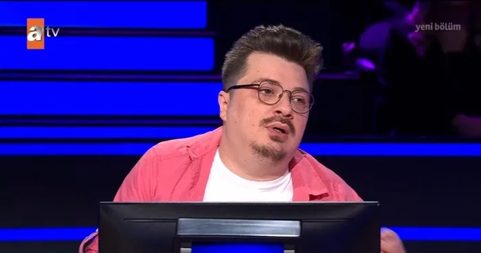 milyonerde-hayran-birakan-anlar-unal-senin-hayat-hikayesi-izleyenleri-duygulandirdi-1770585836781.jpg Milyoner’de hayran bırakan anlar: Ünal Şen’in hayat hikayesi izleyenleri duygulandırdı - 2