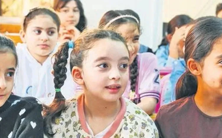 1792215830450.jpeg Gamze Özçelik Mısır’da Gazzeli çocuklarla buluştu - 2