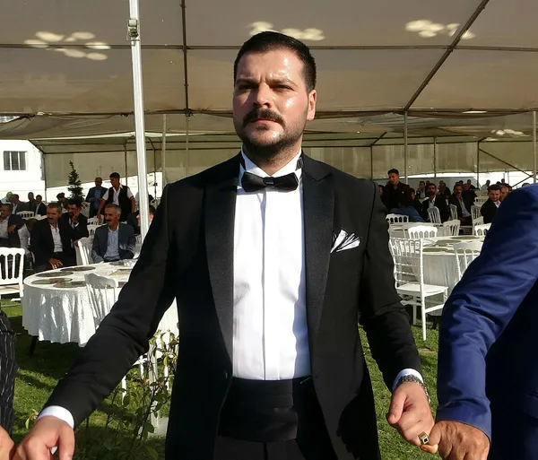 1630341025917.jpg Aşiret düğününde damada 3,4 milyon TL geline ise kilolarca altın takıldı - 3