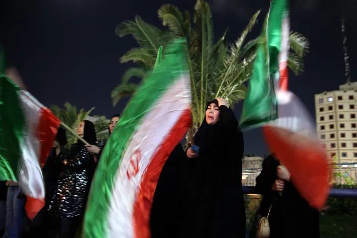 iranda-yuz-binlerce-kisi-sokaklara-dokuldu-dini-lider-hamaney-icin-anma-toreni-1772480679754.jpg İran'da yüz binlerce kişi sokaklara döküldü! Dini Lider Hamaney için anma töreni - 2