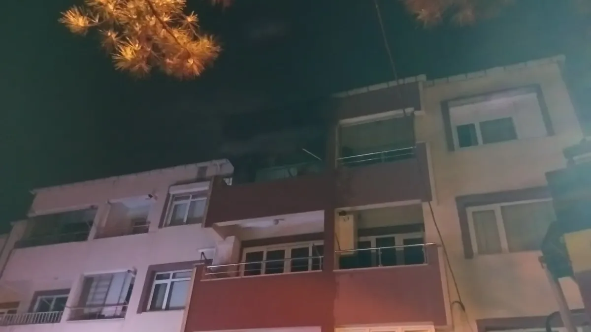 Kocaeli'de 4 katlı apartmanda yangın paniği