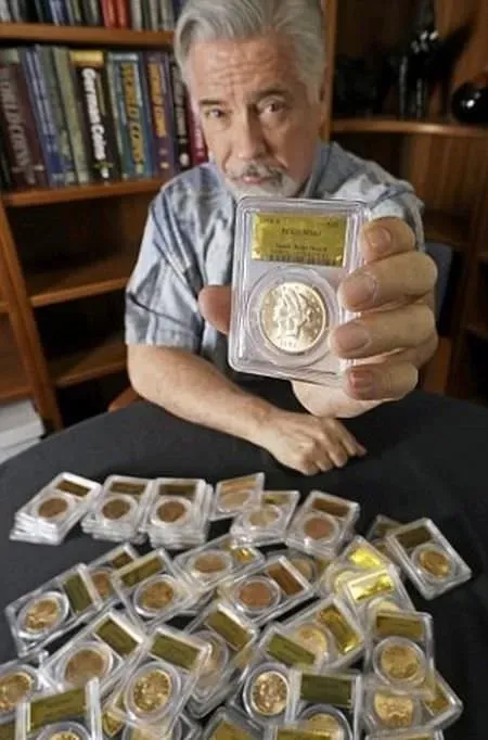 Köpek gezdirirken adeta gömü buldu! Altından kat kat daha kıymetli!