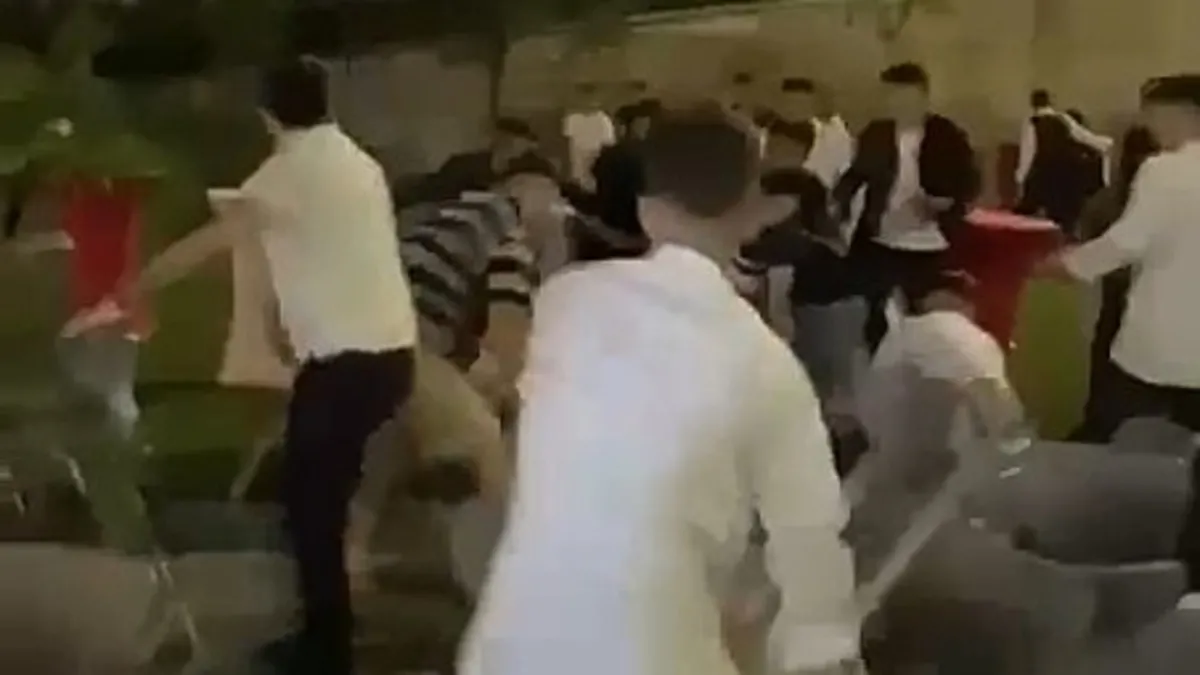Kocaeli Gebze’de mezuniyet töreninde kavga! Sandalyeler havada uçuştu