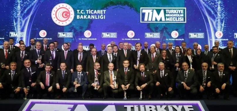 Bakan Berat Albayrak'tan ödül alan 500 hizmet ihracatçısına tebrik