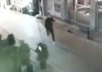 İstanbul Kadıköy'de hesaba kızdı molotof attı