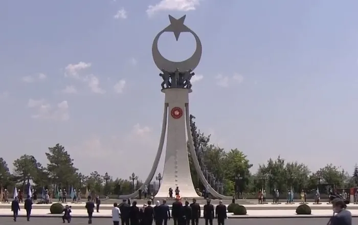 Son dakika: Başkan Erdoğan’dan 15 Temmuz Anıtı’na çelenk