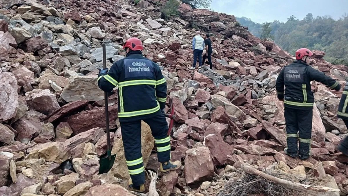 Ordu'da taş ocağı şantiyesinde göçük! 2 kişi enkaz altında | Ordu Valisi A Haber'de son durumu açıkladı