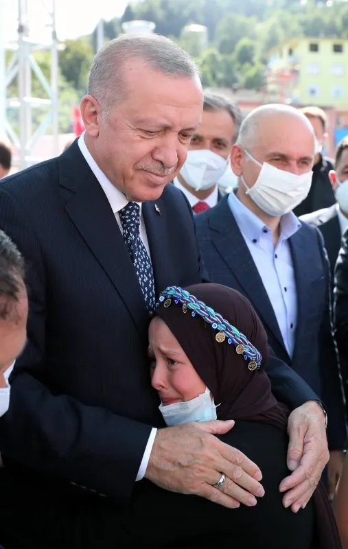 Başkan Recep Tayyip Erdoğan'a Rize'de sevgi seli! Çocuklardan 'Tayyip Dede' sloganları