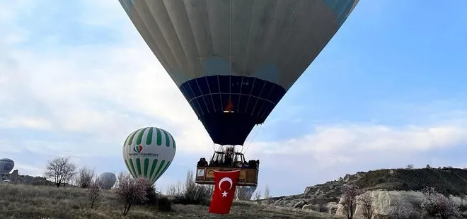 Kapadokya’da balonlar Türk bayrağıyla uçtu!