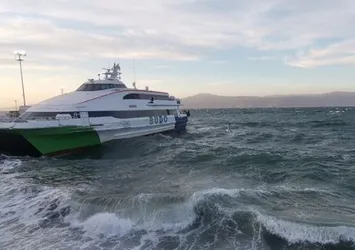 Deniz ulaşımına fırtına engeli: 8 sefer iptal edildi