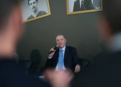 Benim bayrağım yerde durmaz!