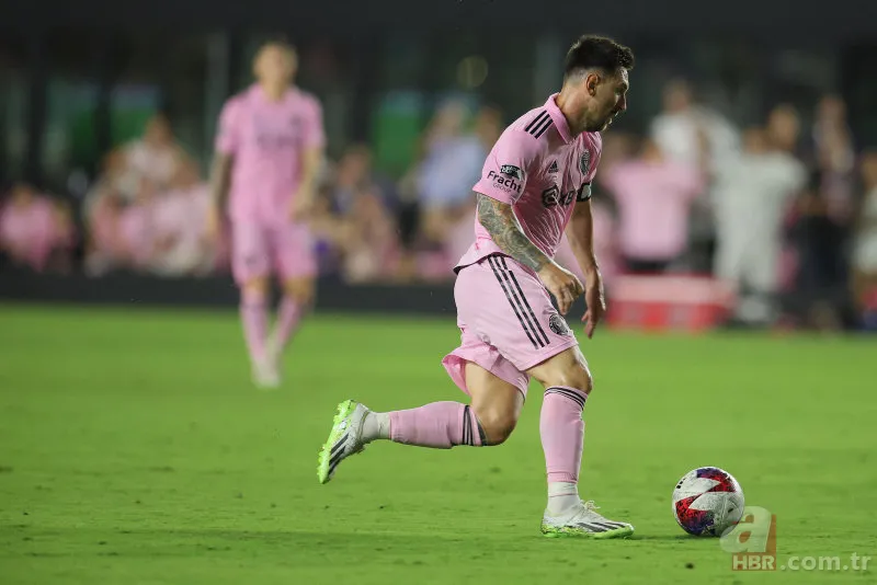 Lionel Messi'den inanılmaz başlangıç! Inter Miami ile ilk maçında son dakikada frikik golü 17