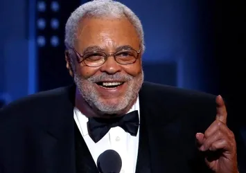 Darth Vader'ı seslendiren James Earl Jones hayatını kaybetti