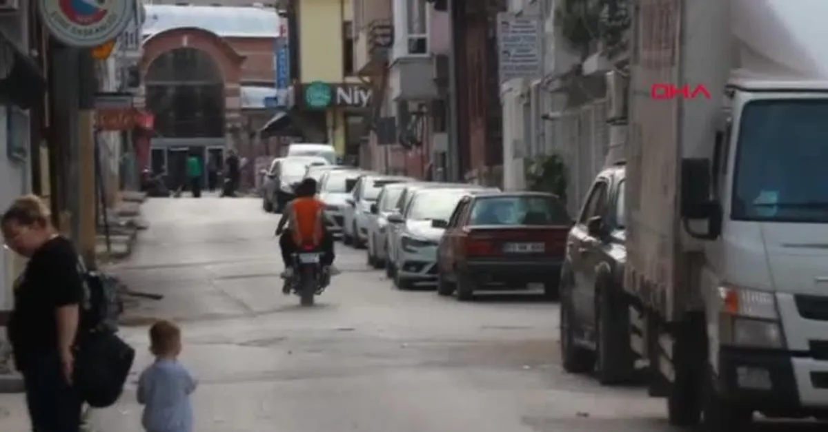 Kimliğini evde unutan öğrenciyi motosikletiyle LGS'ye yetiştirdi