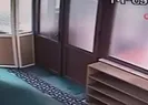 Kadıköyde camiye alçak saldırı! Yakmaya çalıştığı o anlar kameralara yansıdı