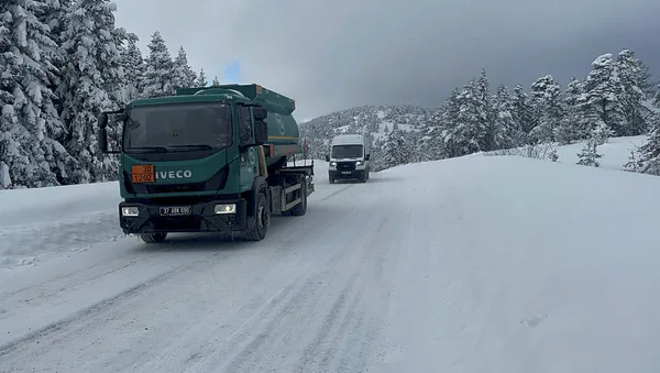 1642780396341.jpg Karlı havada araba kullanmanın püf noktaları! Araç kayarsa ne yapılmalı? Bunu sakın yapmayın! - 2