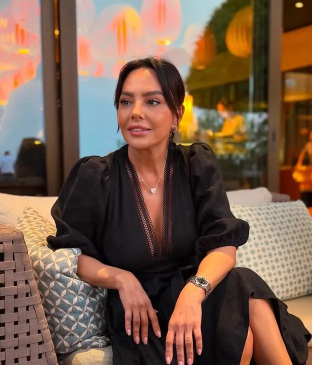 1791466395466.jpg Ebru Gündeş, Merve Özbey’i keşfederek müzik kariyerinin başlamasını sağladı. (Foto: Instagram)