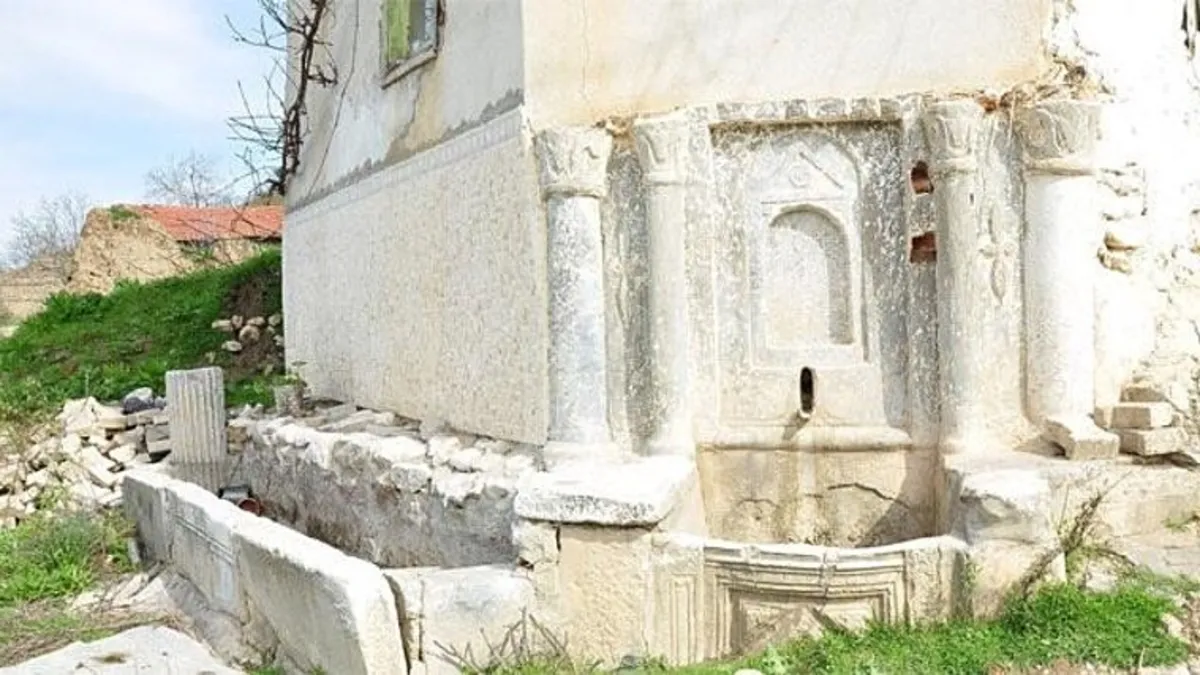 Bursa'da tarihe saygısızlık! Roma dönemi mermer çeşme tahrip edildi