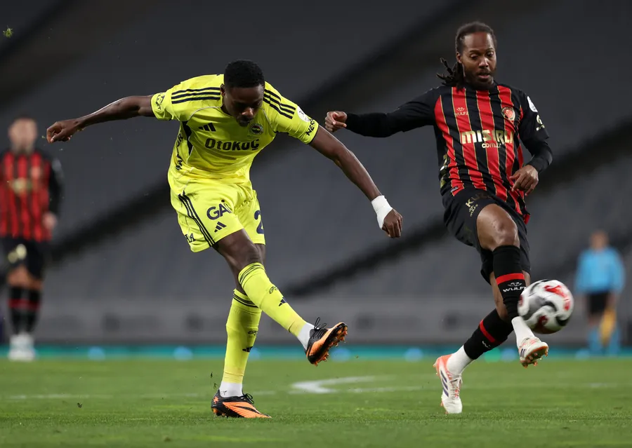 fenerbahcede-gece-yarisi-operasyonu-yonetim-acil-toplandi-tedesco-gidiyor-mu-1773433084489.jpg Fenerbahçe’de gece yarısı operasyonu! Yönetim acil toplandı: Tedesco gidiyor mu? - 1