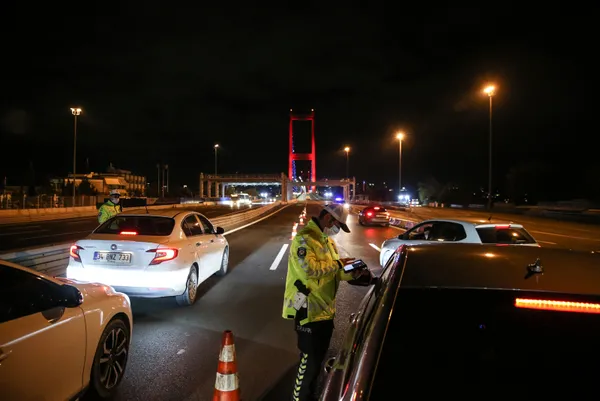son-dakika-turkiye-genelinde-sokaga-cikma-kisitlamasi-sona-erdi-1606103250138.jpg Son dakika: Türkiye genelinde sokağa çıkma kısıtlaması sona erdi - 2
