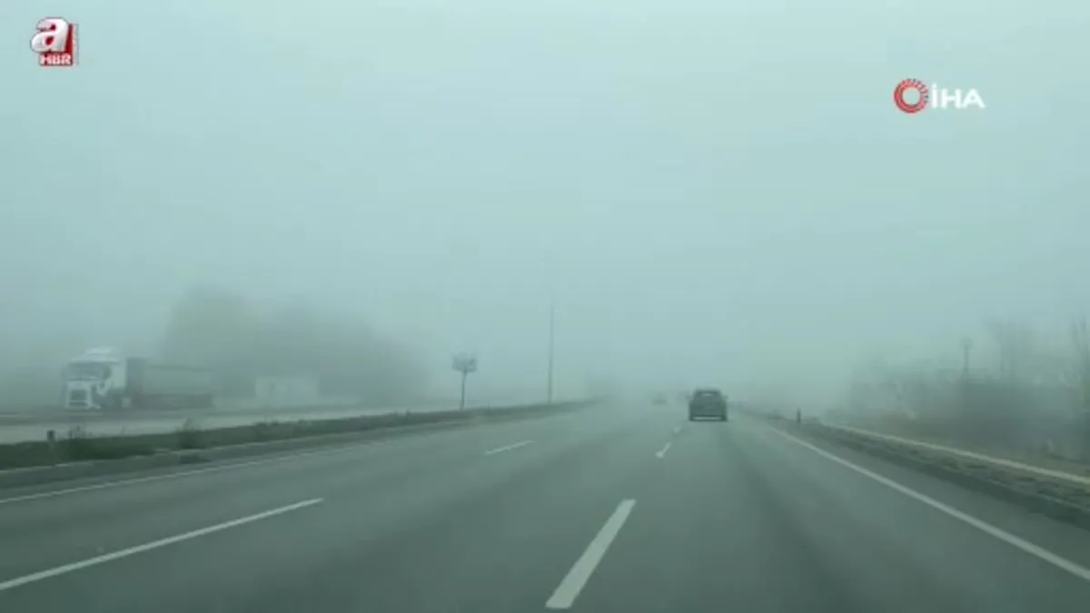 Çorum'da yoğun sis ulaşımı olumsuz etkiledi: Görüş mesafesi 30 metreye kadar düştü