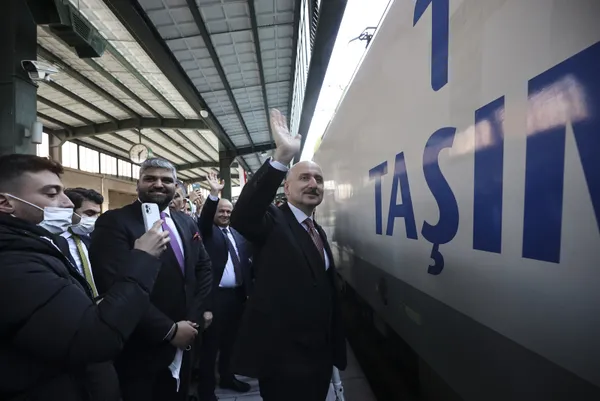 1641461092546.jpg Ulaştırma ve Altyapı Bakanı Adil Karaismailoğlu açıkladı: 128 milyon 565 bin yolcu hava yolu ile seyahat etti - 4