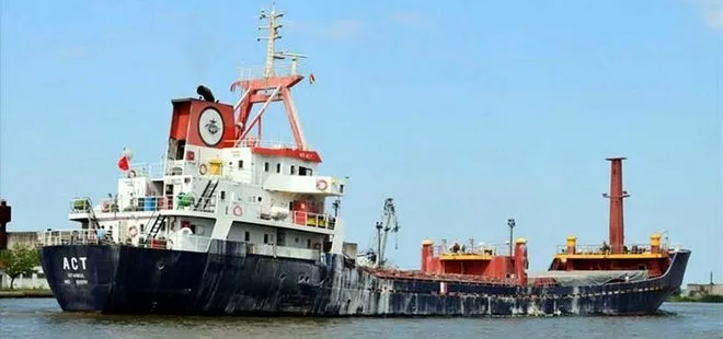 Yunan sahil güvenlik botu Türk gemisine ateş açtı