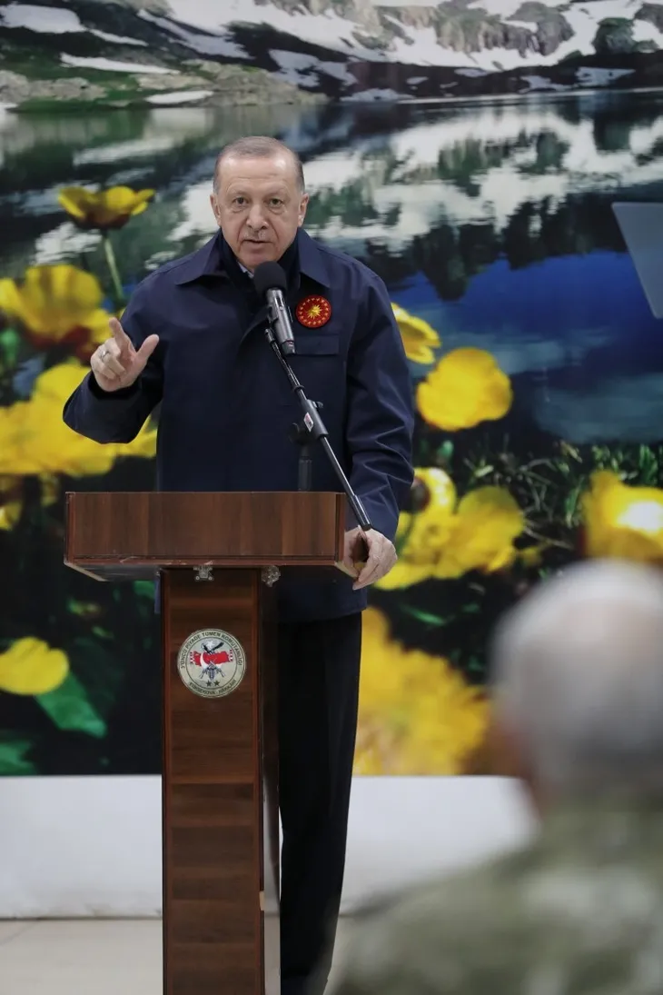 Başkan Erdoğan, Yüksekova’da Mehmetçik ile iftar yaptı