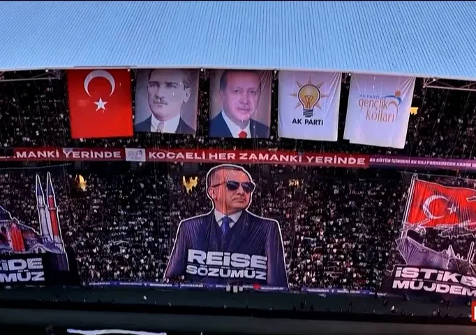 Gençlerden Başkan Erdoğan'a sevgi seli: "Türkiye yüzyılı gençlerin omuzlarında yükselecek"