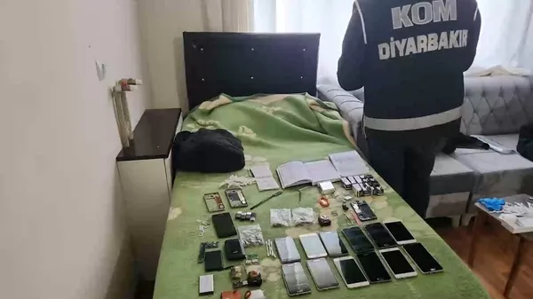 1709980817811.jpeg Diyarbakır’da sürücü kursuna ‘Fısıltı’ operasyonu! 70 adayın kopya çekmesi engellendi - 1