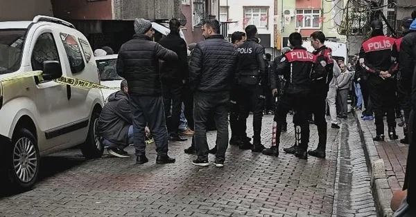 cezaevinden-izinli-cikip-cinayet-isledi-annesi-ve-kardesini-gozunu-kirpmadan-oldurdu-1711382686539.jpg Cezaevinden izinli çıkıp cinayet işledi! Annesi ve kardeşini gözünü kırpmadan öldürdü - 1