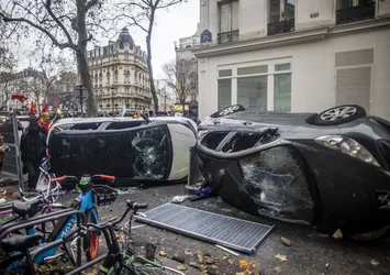 Paris'i yangın yerine çeviren PKK yandaşları Londra'yı da karıştırdı! Hedefte Türkiye var